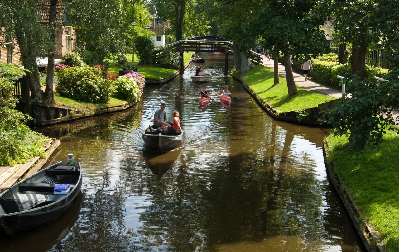 Afbeelding 1 van Natuur Dorps Rondvaart door Giethoorn